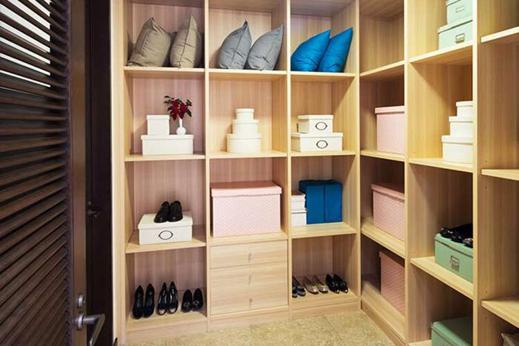 Kleiderschrank
